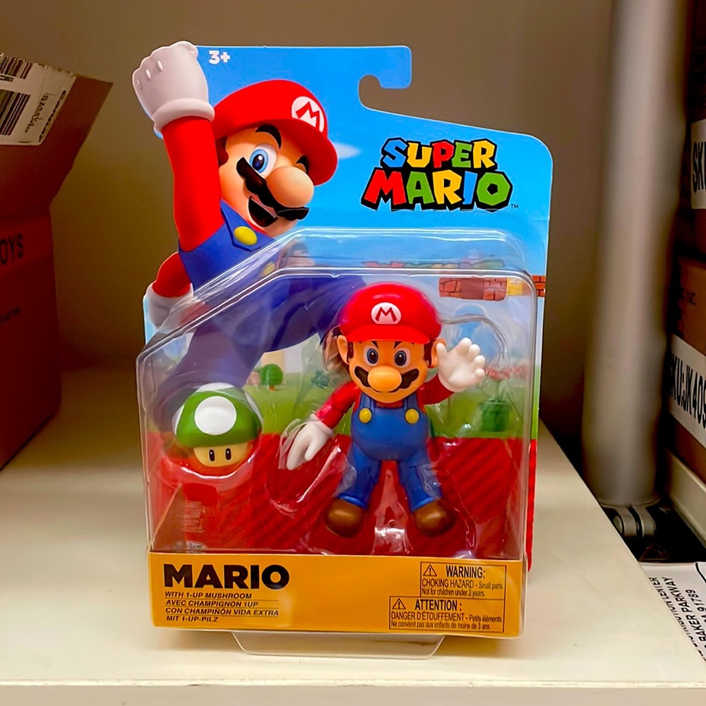 Original Mario figure with mushrooms!